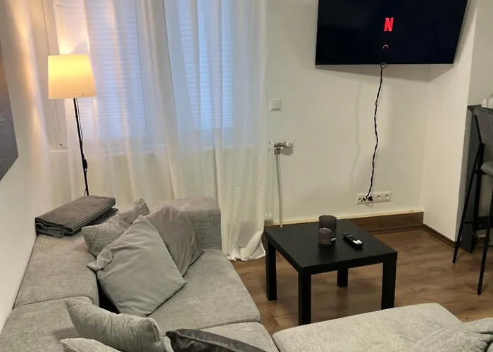 Zum Kriegerdenkmal Apartment *